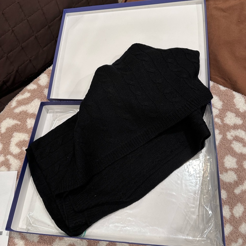 Pure Cashmere Cable Knit Poncho - Picture 6 of 11